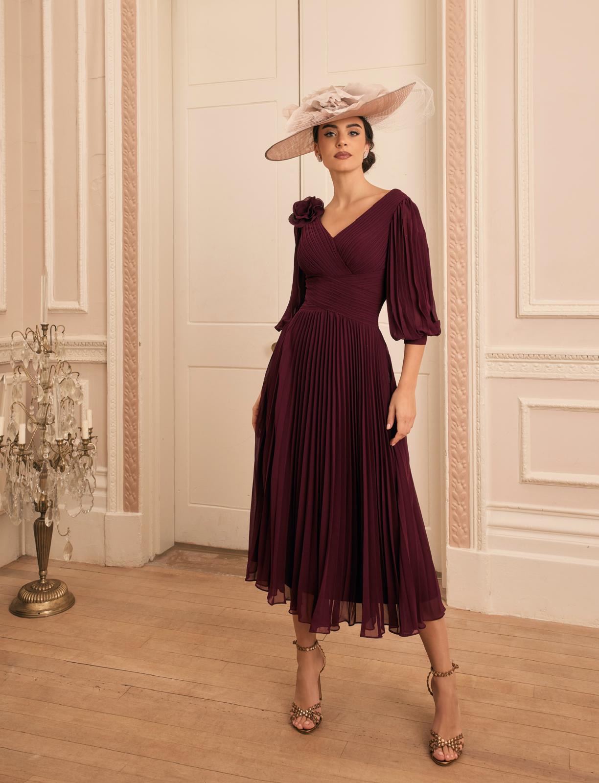 V neckline & beautiful pleated skirt timeless & feminine